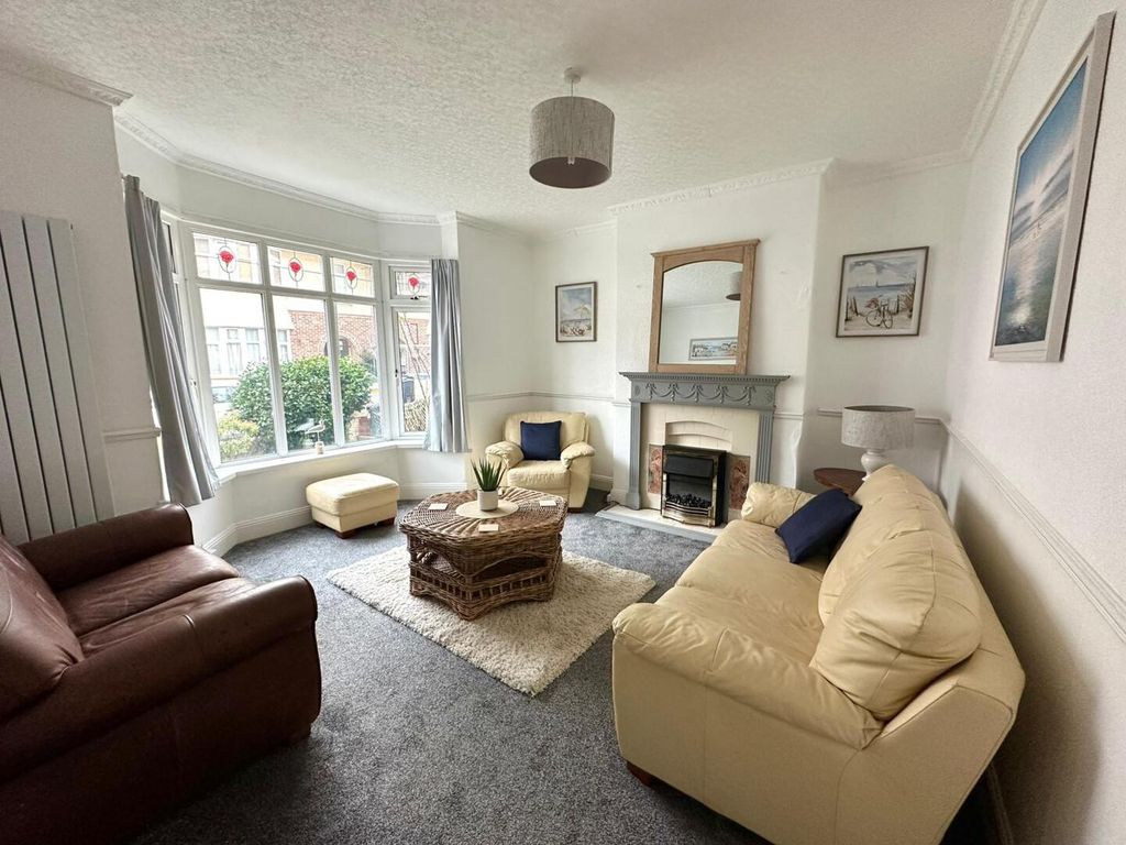 Property photo 2 of 6 Living Room