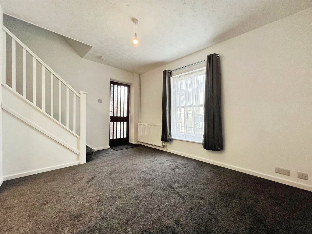 Property photo 3 of 6 Living Room