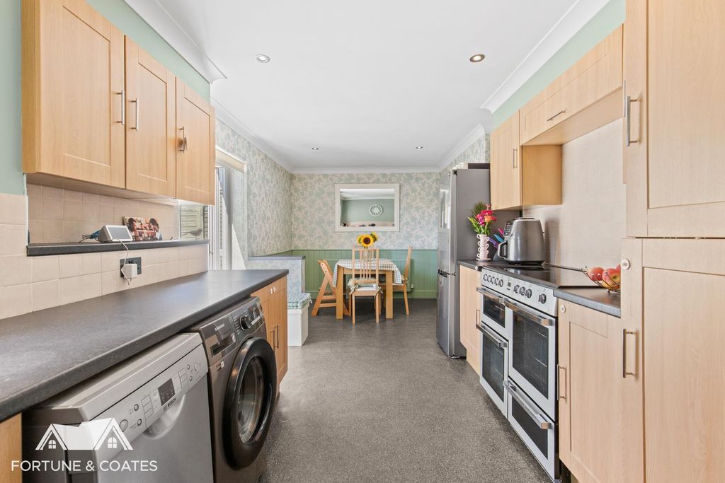 Property photo 2 of 18 Wharleyhook_19.Jpg