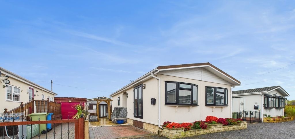Property photo 1 of 15 33 Plumtree
