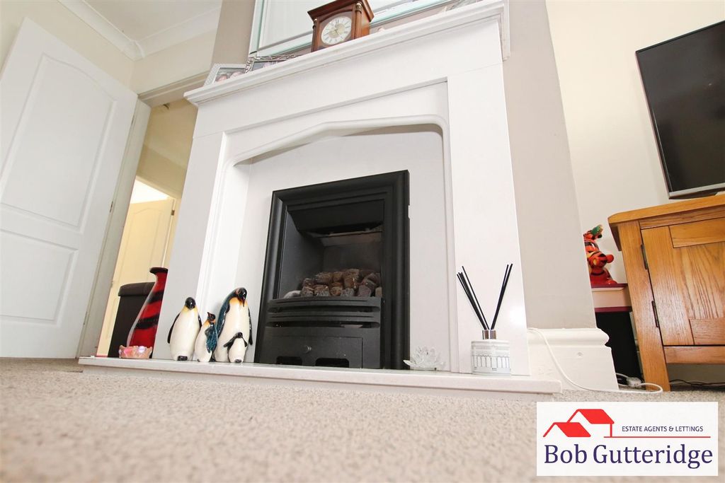 Property photo 3 of 20 Bay Fronted Lounge