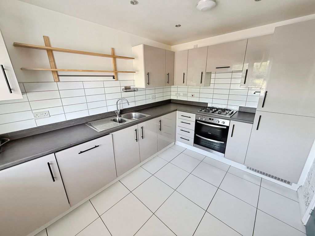 Property photo 3 of 12 Gallery