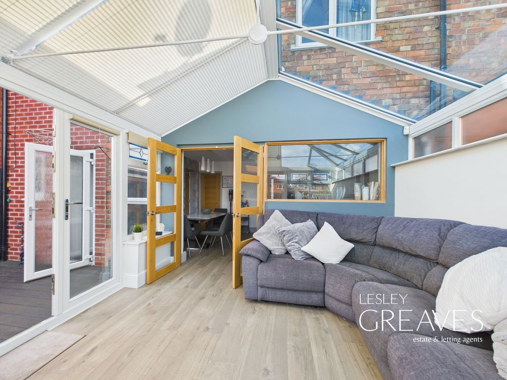 Property photo 3 of 19 Conservatory