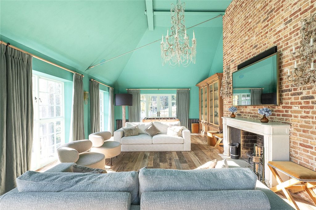 Property photo 3 of 26 Sitting Room