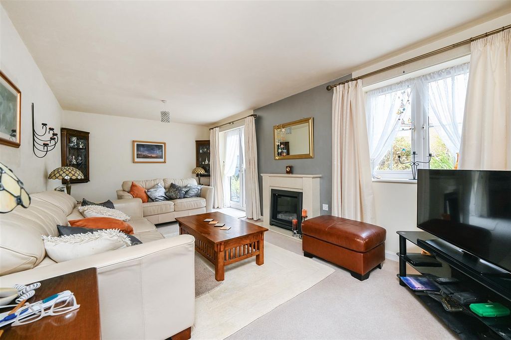 Property photo 3 of 22 2 Northcliffe - Tn401Ra - Photos (14).Jpg