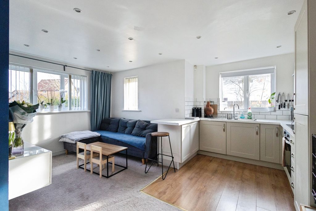 Property photo 3 of 17 Pbox-Img.Jpg