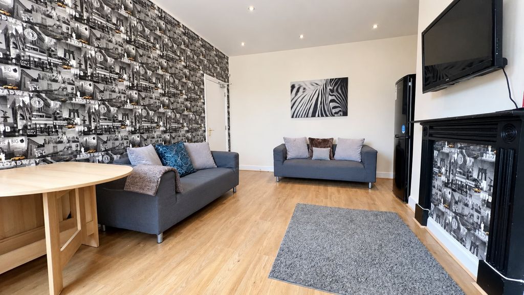 Property photo 2 of 11 Sitting Room