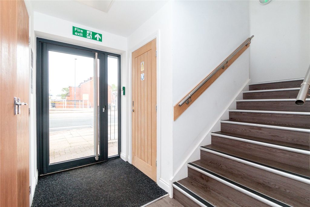 Property photo 3 of 12 Communal Entrance