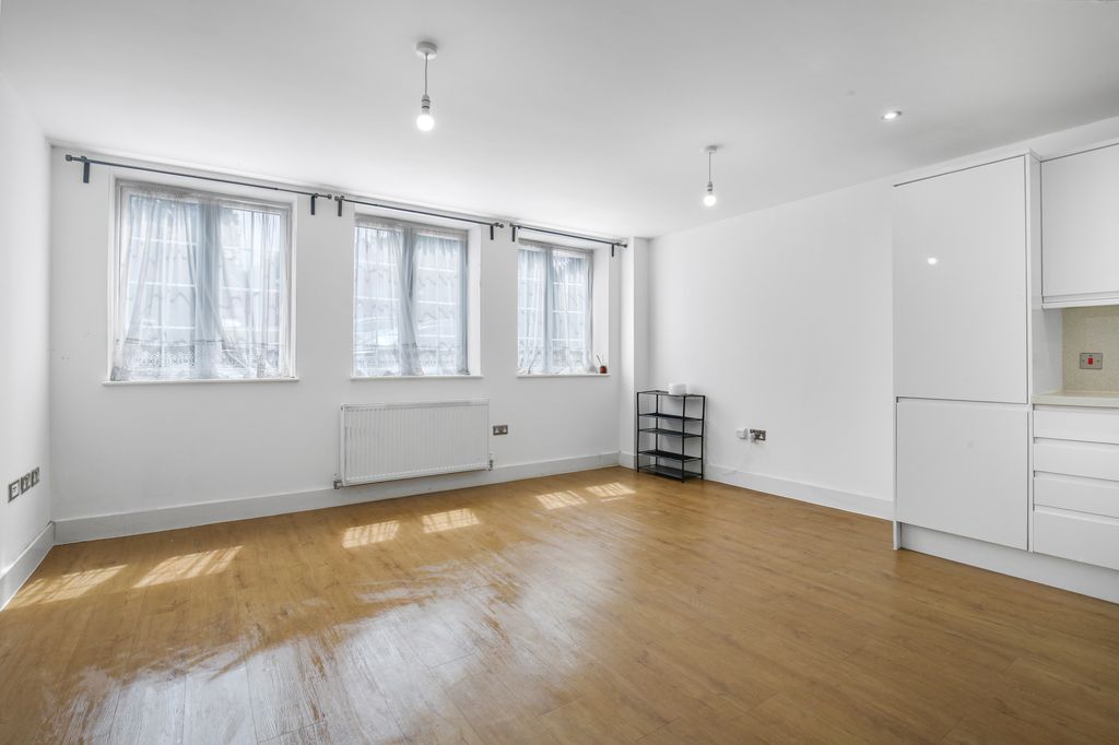 Property photo 3 of 12 B36B5355