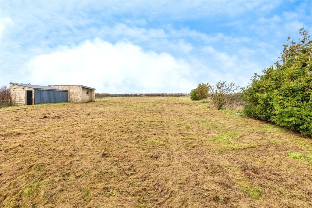 Property photo 2 of 21 Picture No. 12