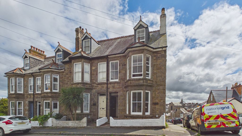 Property photo 1 of 13 4 Bedroom End Terraced House For Sale