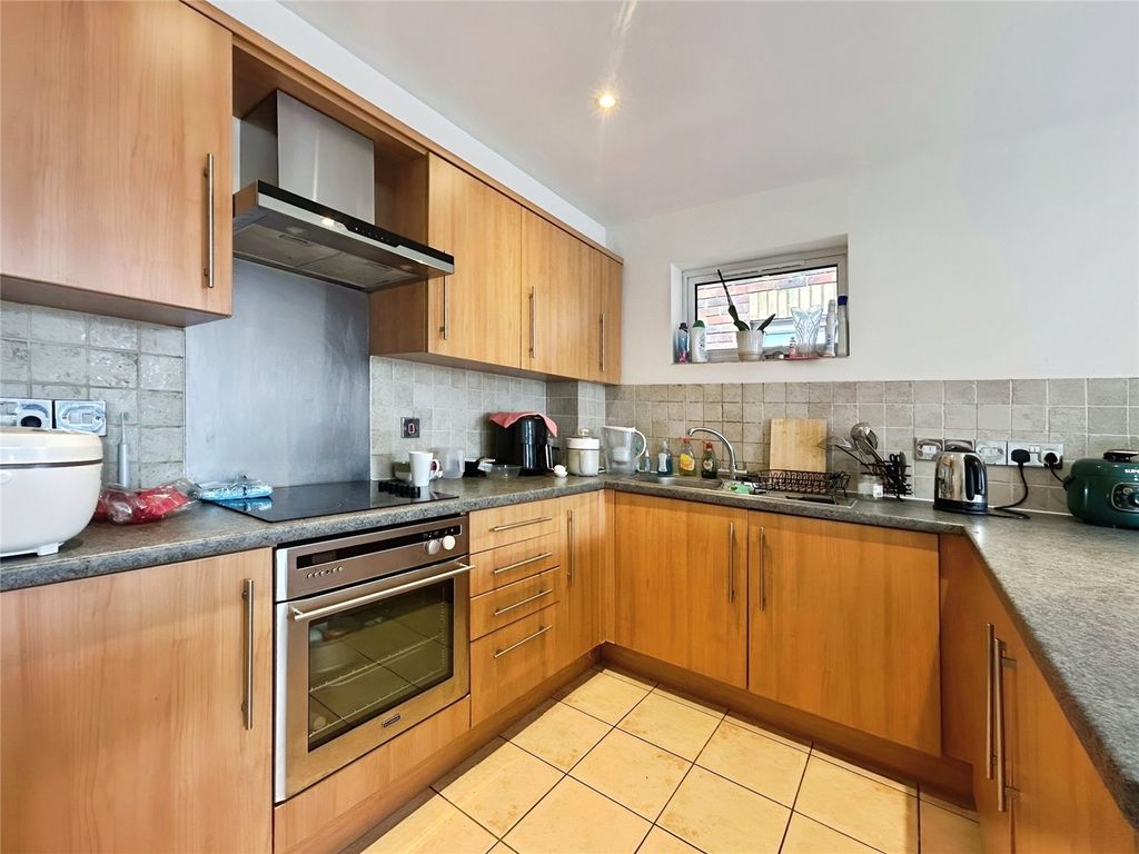Property photo 3 of 10 Kitchen