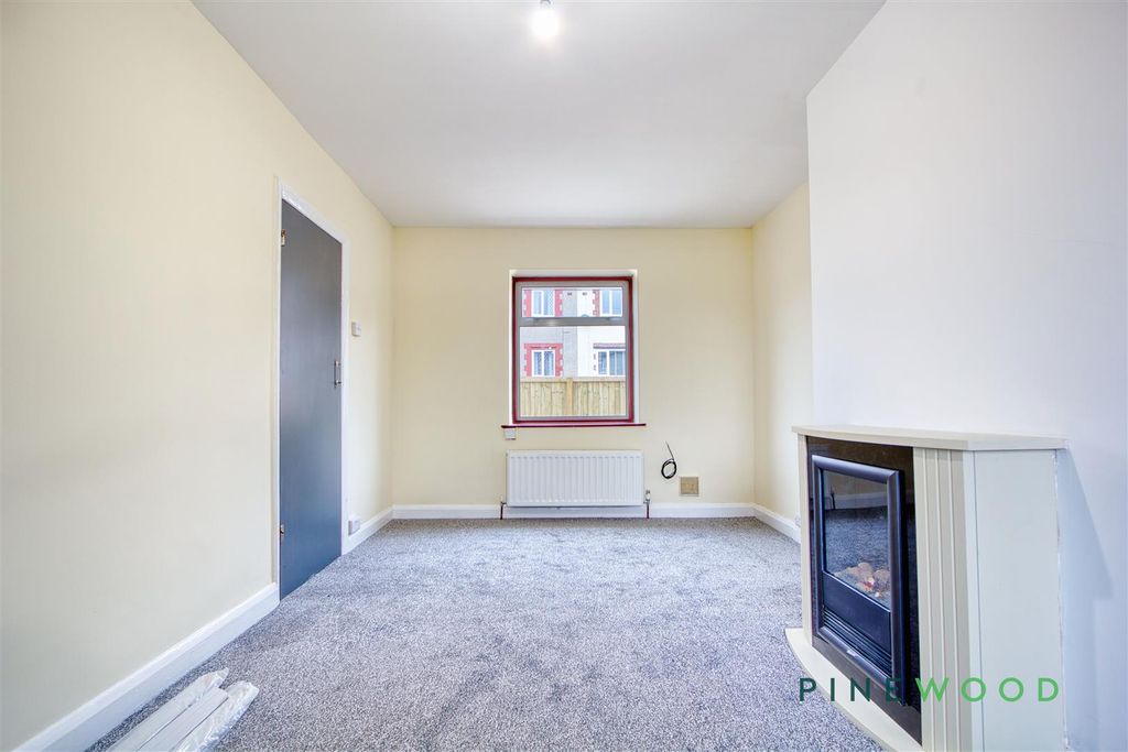 Property photo 3 of 17 Sitting / Dining Room