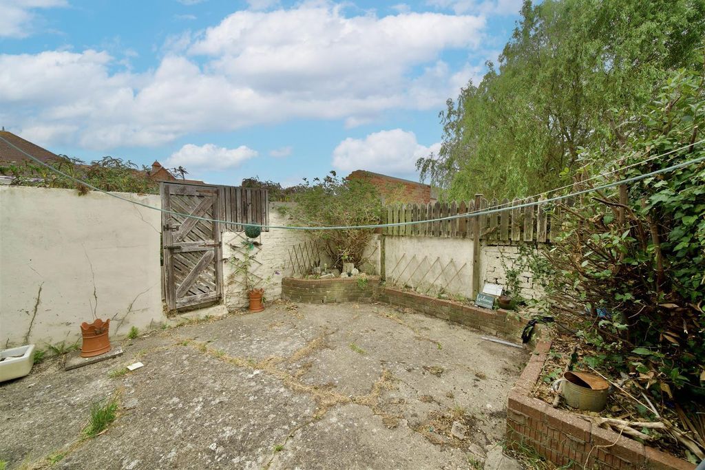 Property photo 3 of 11 Longcroft Garden 1 Edit.Jpg