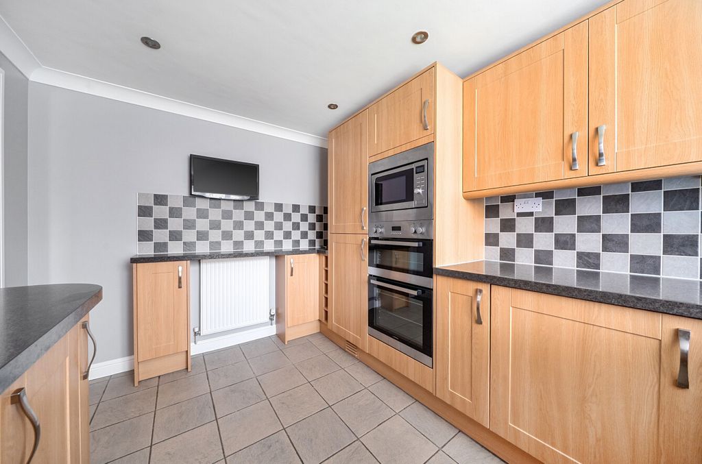 Property photo 3 of 18 1404677-8-69722cc...