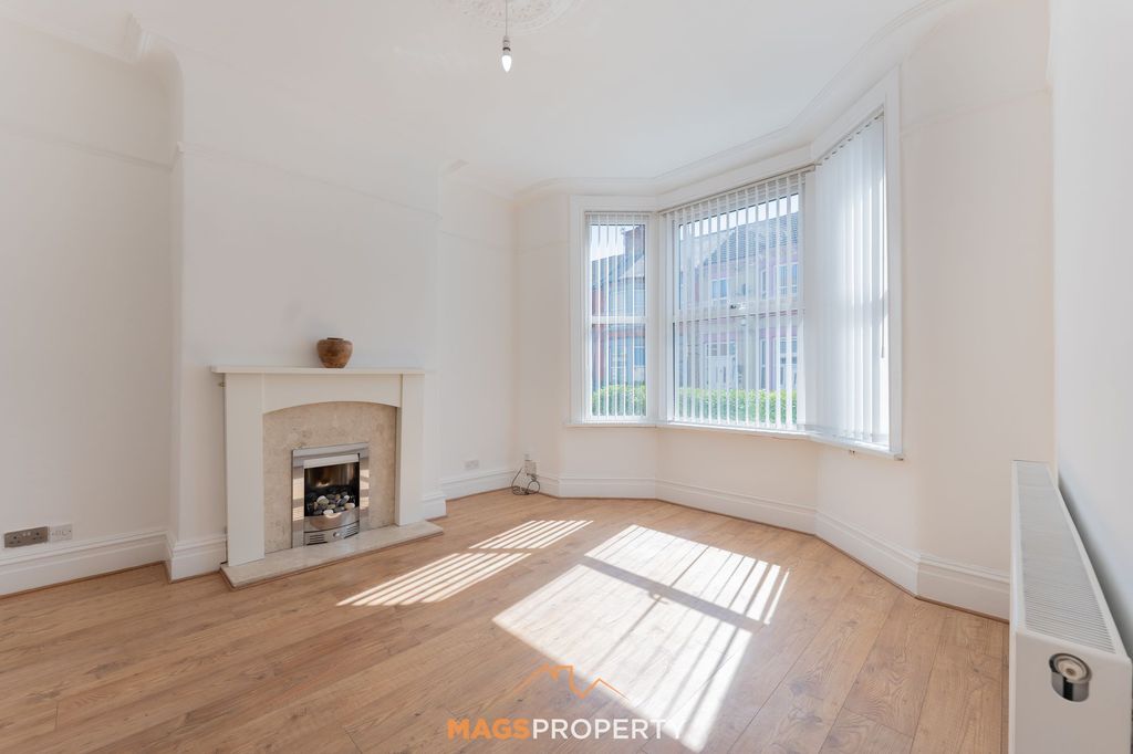 Property photo 2 of 27