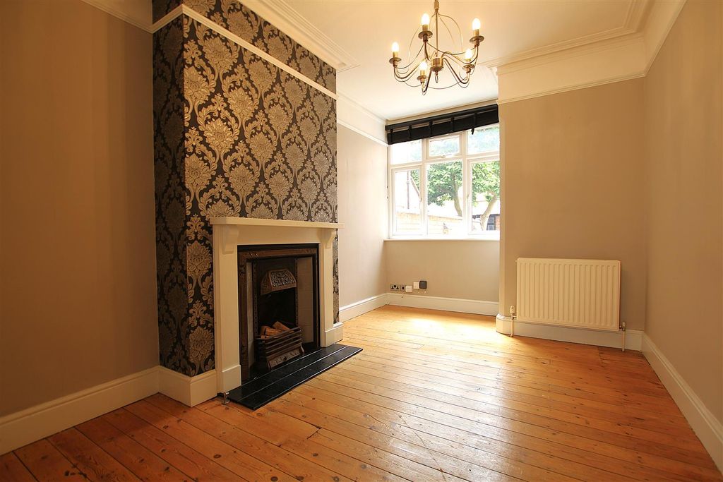 Property photo 3 of 14 Dining Room