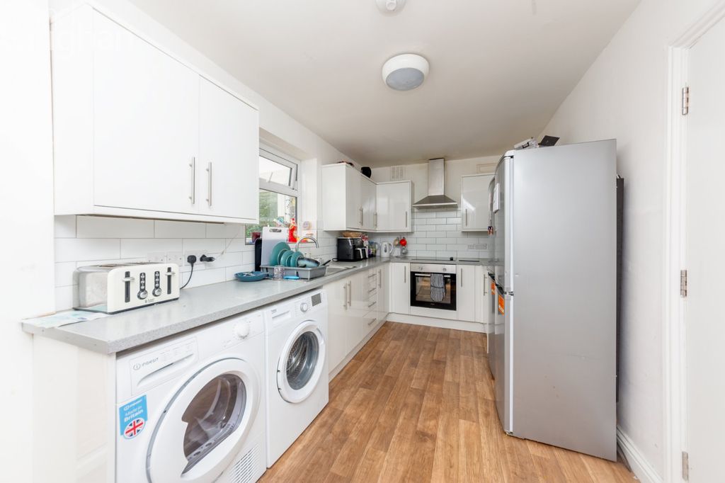 Property photo 2 of 12 Picture No. 20