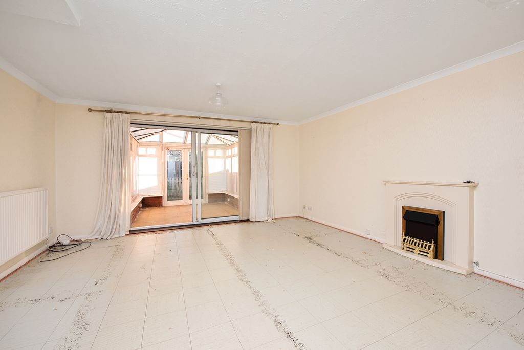 Property photo 2 of 10 39 Dovedale Close (6)