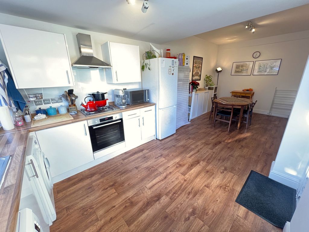 Property photo 1 of 19 Photo 8