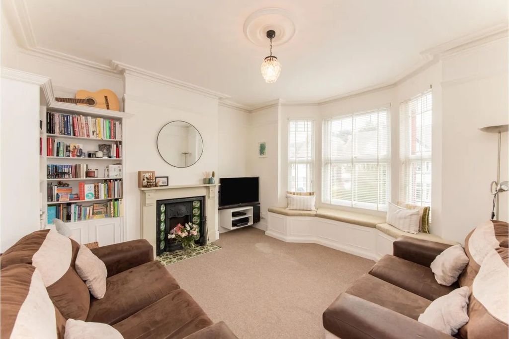 Property photo 2 of 10