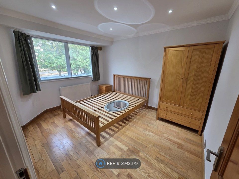 Property photo 3 of 8 Master Bedroom