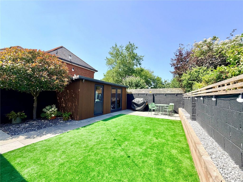Property photo 2 of 14 Picture No. 17