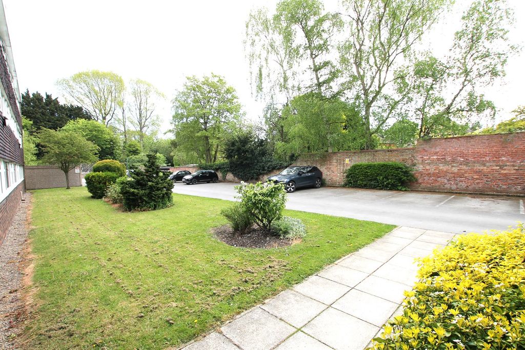 Property photo 2 of 8 (Main)