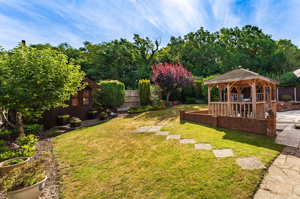 Property photo 2 of 33