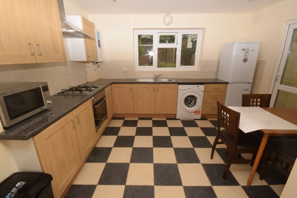 Property photo 2 of 10 Kitchen