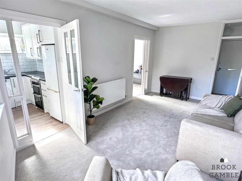 Property photo 3 of 10 01323 438506