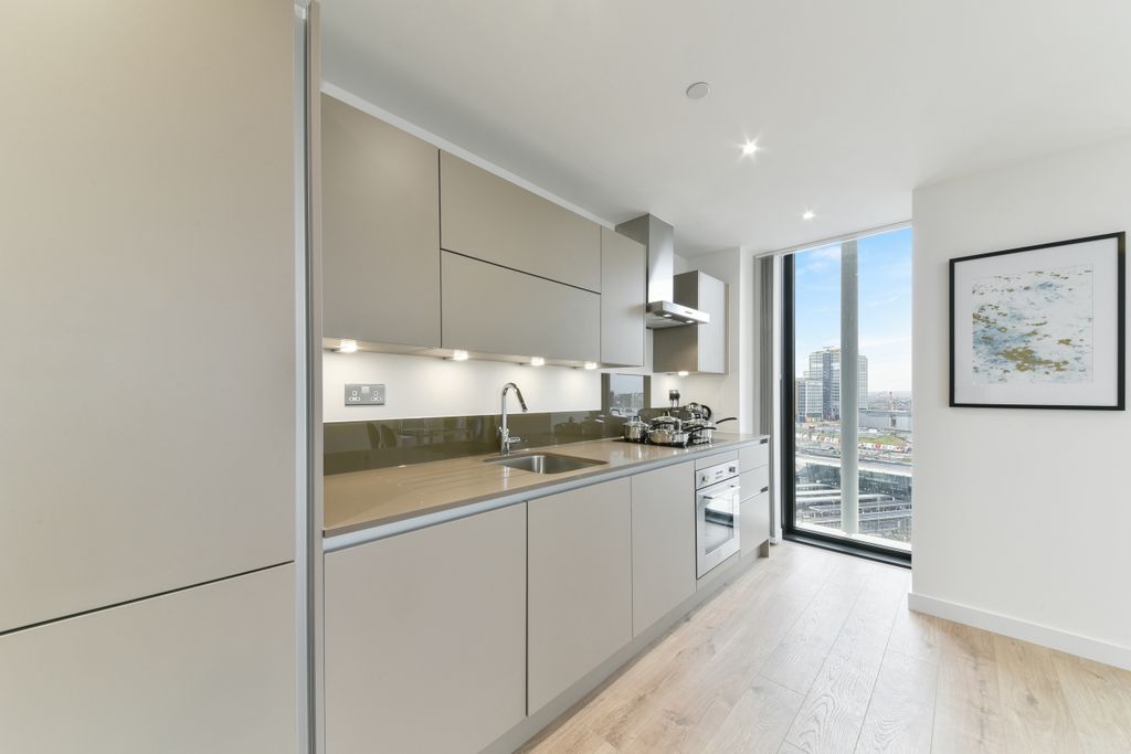 Property photo 3 of 7 Kitchen
