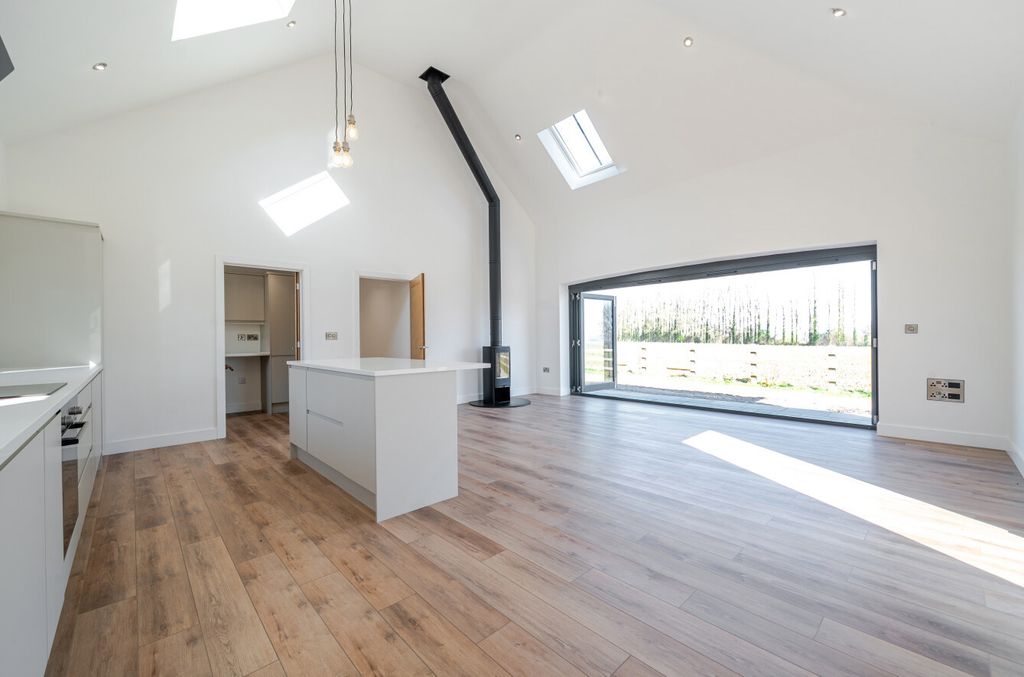 Property photo 2 of 21 1426069-6-69Bbdff...