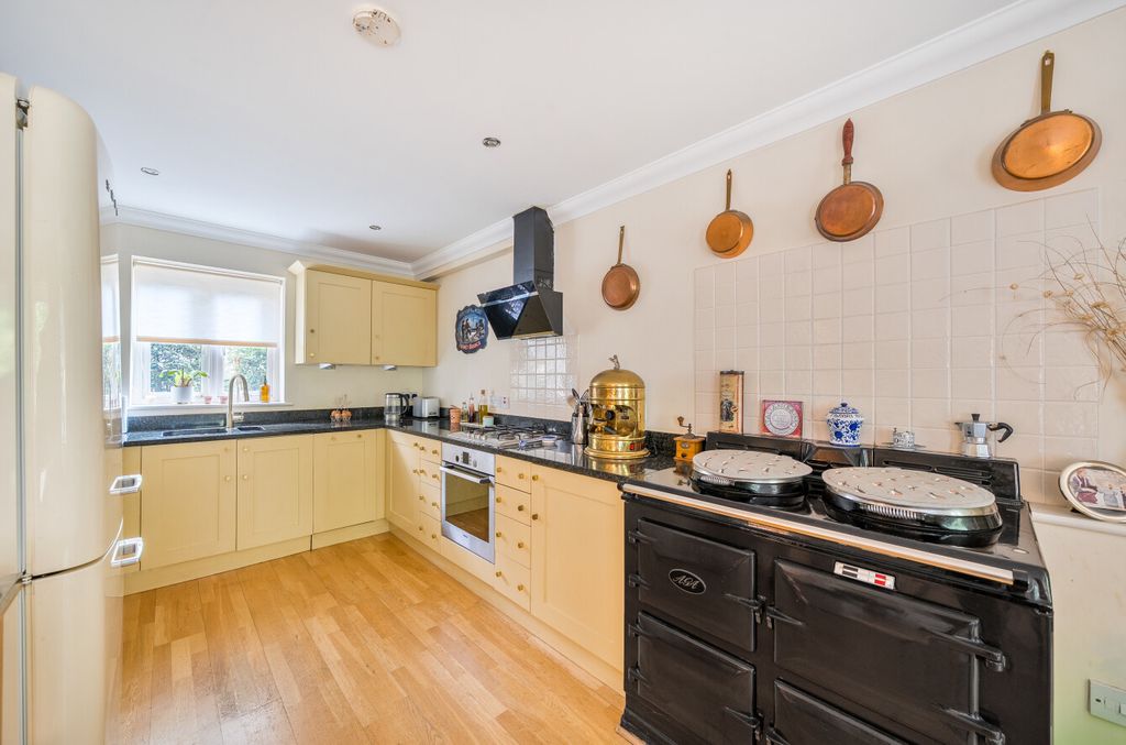 Property photo 2 of 17 1364753-10-68Ed0c...