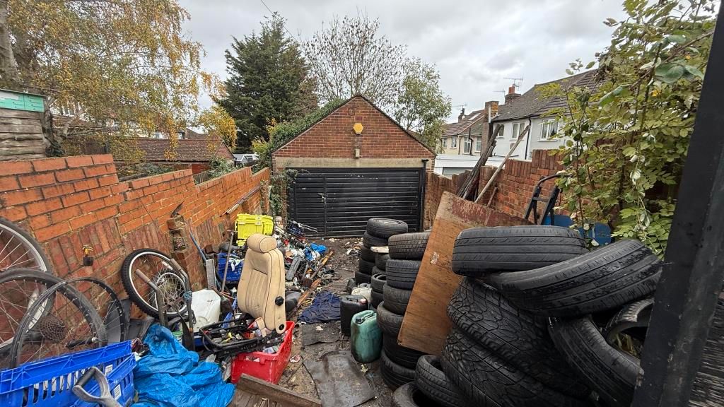 Property photo 1 of 4 External Image Of Garage Through Gates