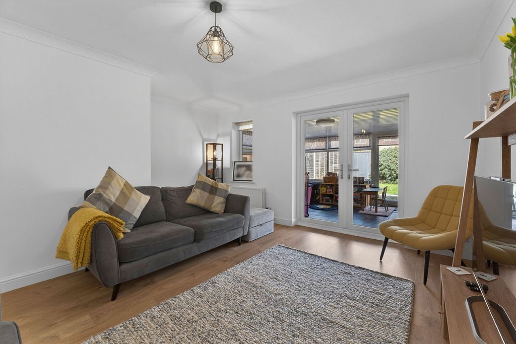 Property photo 2 of 28