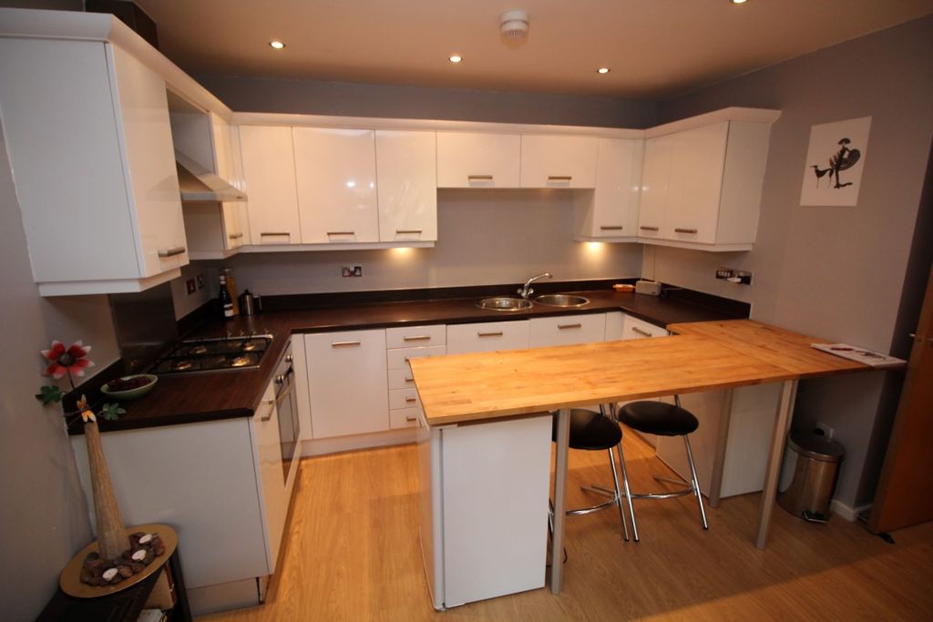 Property photo 3 of 8 Kitchen Area