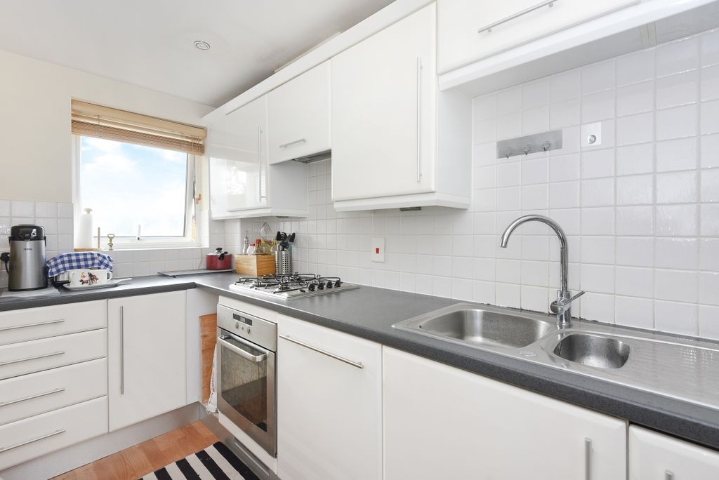 Property photo 1 of 6 Kitchen