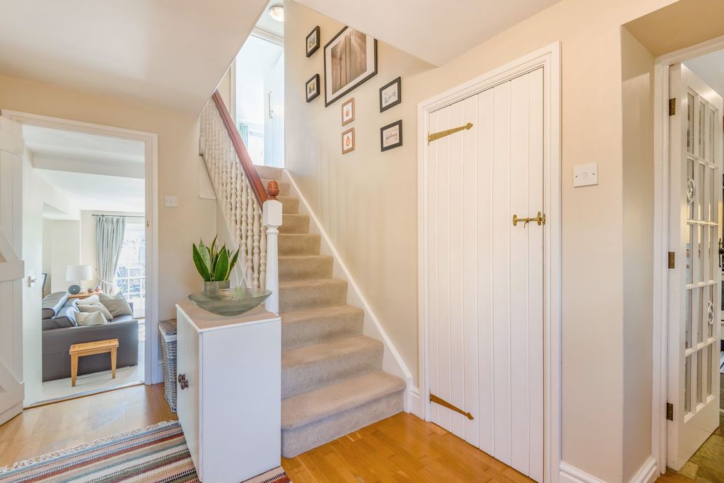 Property photo 2 of 23