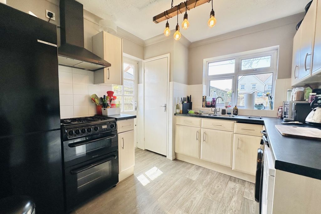 Property photo 2 of 10 Picture No. 18