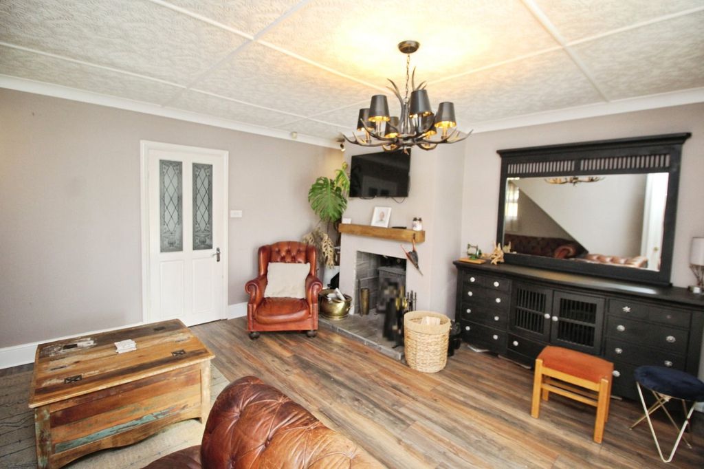 Property photo 3 of 19 Lounge