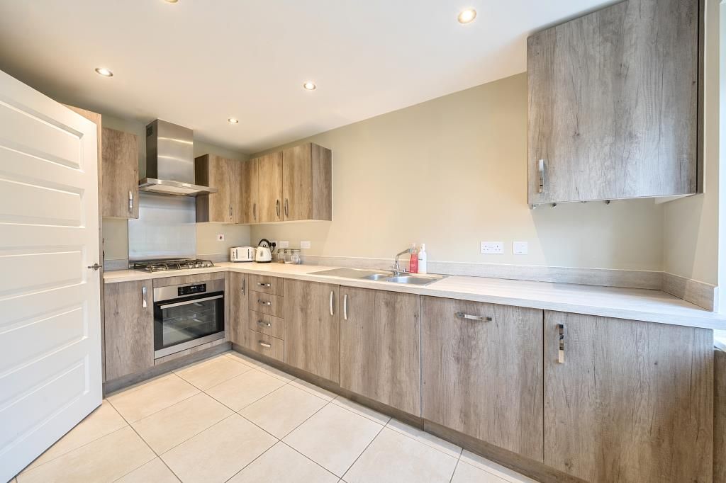 Property photo 3 of 19 Kitchen