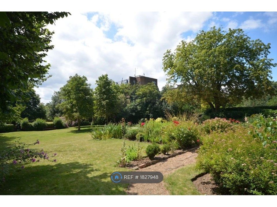 Property photo 2 of 31 Landscape Gardens