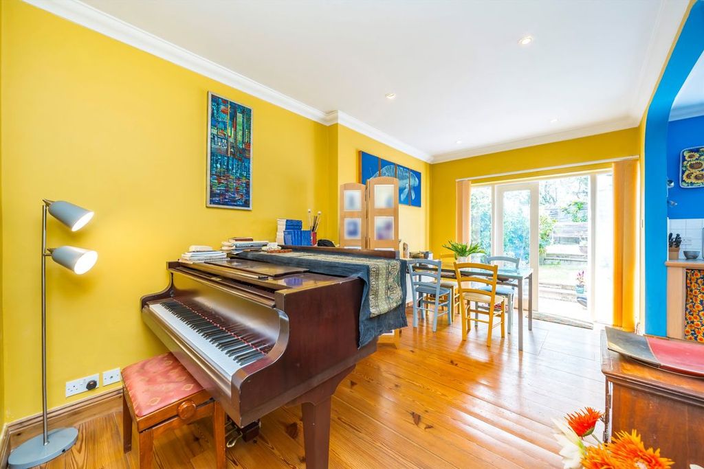 Property photo 3 of 11
