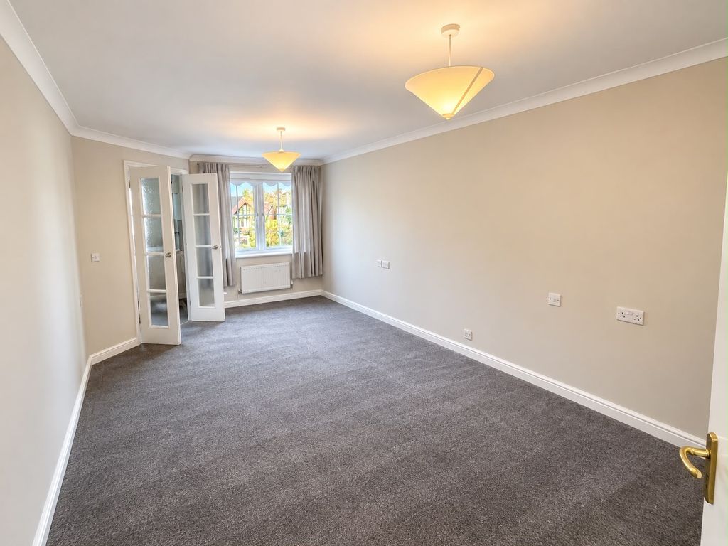 Property photo 3 of 10 Living Room