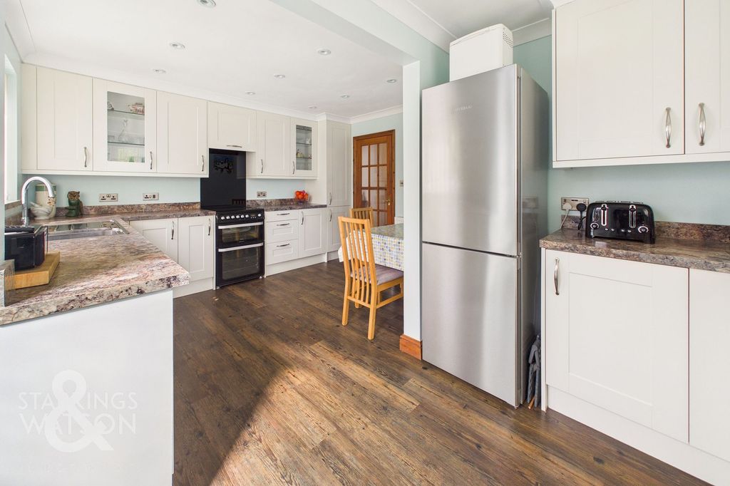 Property photo 3 of 25