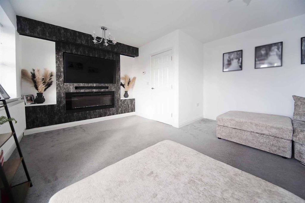 Property photo 3 of 33