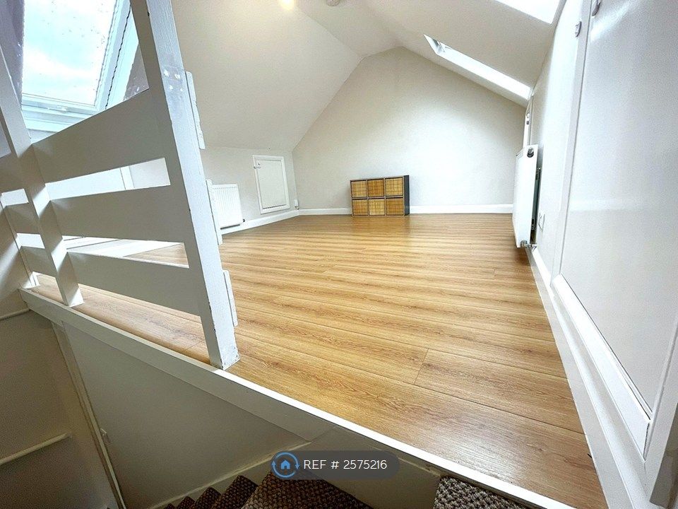 Property photo 2 of 8 Loft