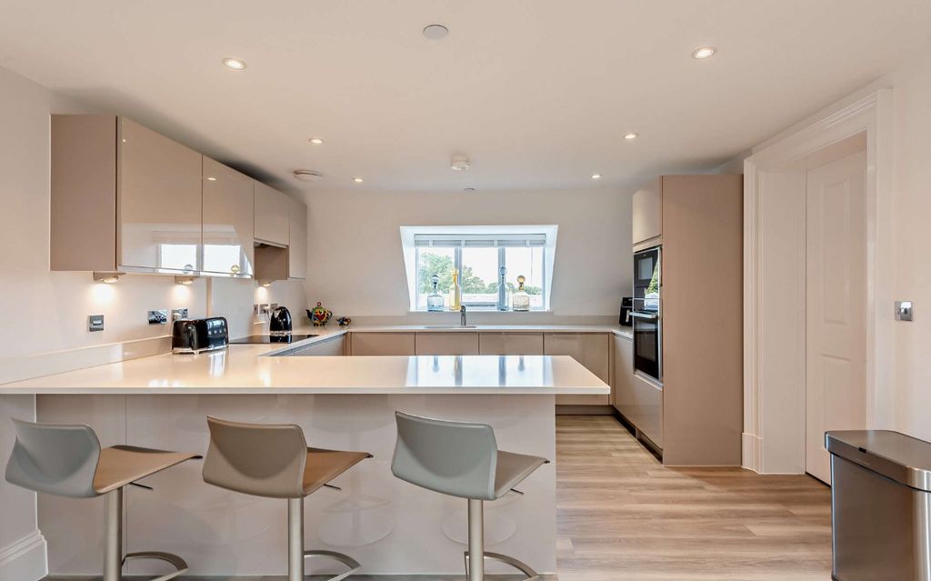 Property photo 3 of 13 Kitchen