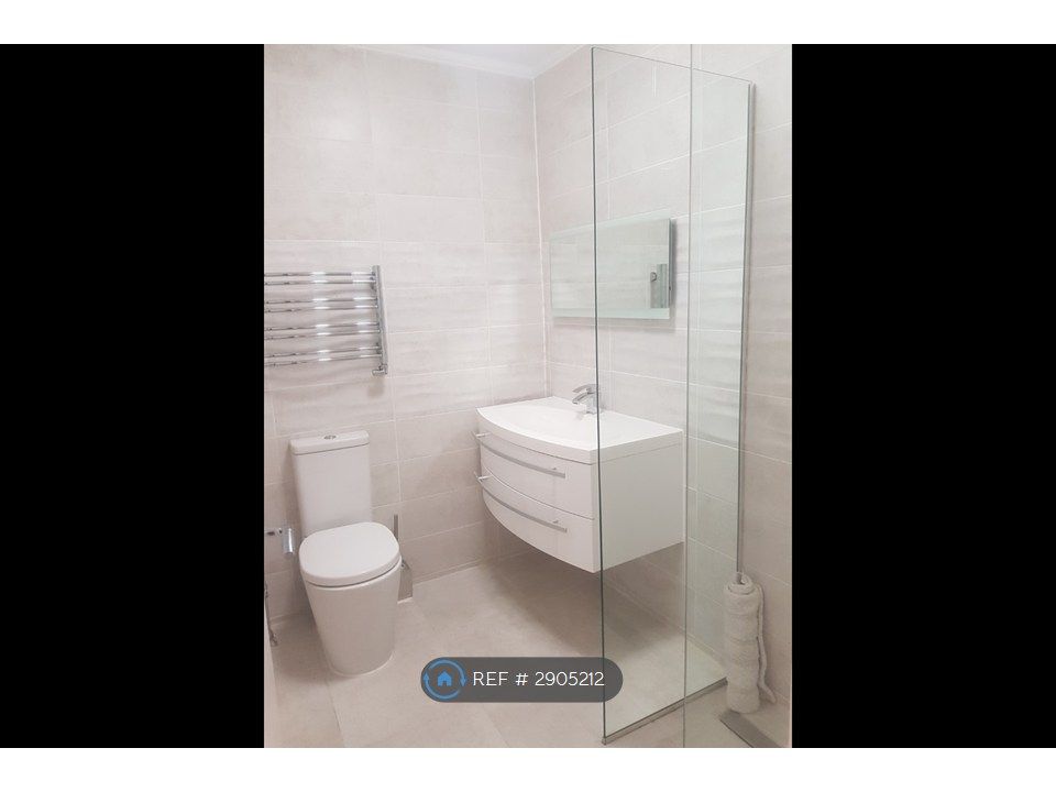 Property photo 2 of 12 Bathroom 2